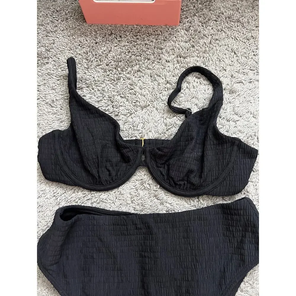 Abercrombie & Fitch High Apex Underwire Bikini Top & High Leg Cheeky Bottom